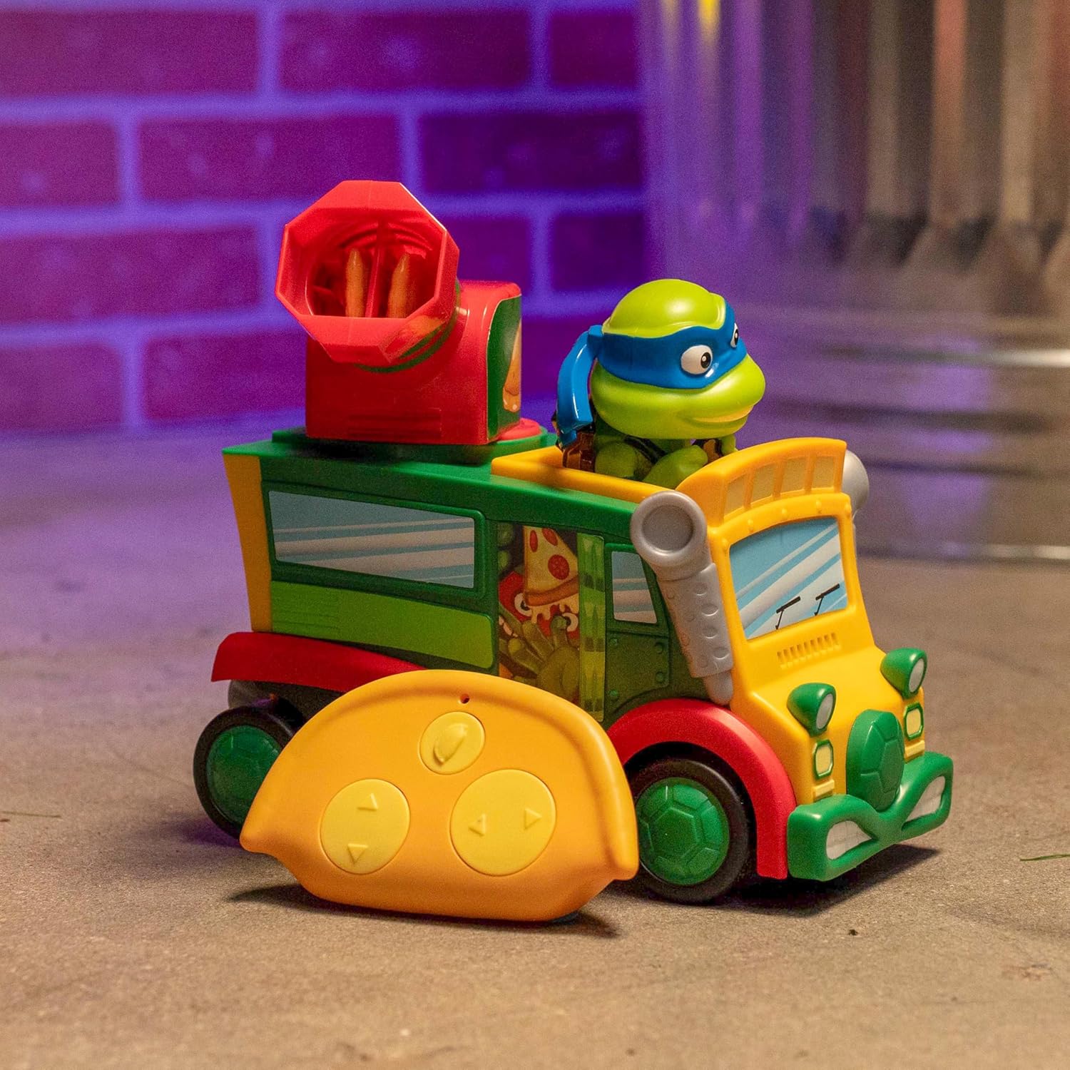 TMNT Mutant Mayhem – Calzone Drift RC | Машинка з дистанційним керуванням та фігуркою Леонардо - Зображення 2